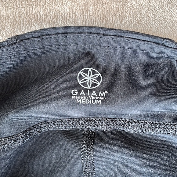 GAIAM Capri Leggings, Size Medium - Picture 7 of 11